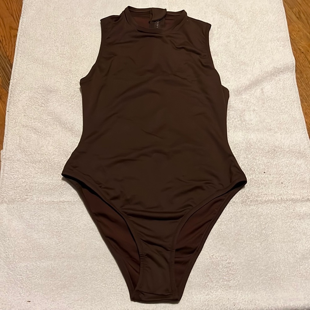 Skims swim Front Zip sleeveless One Piece - Picture 2 of 3